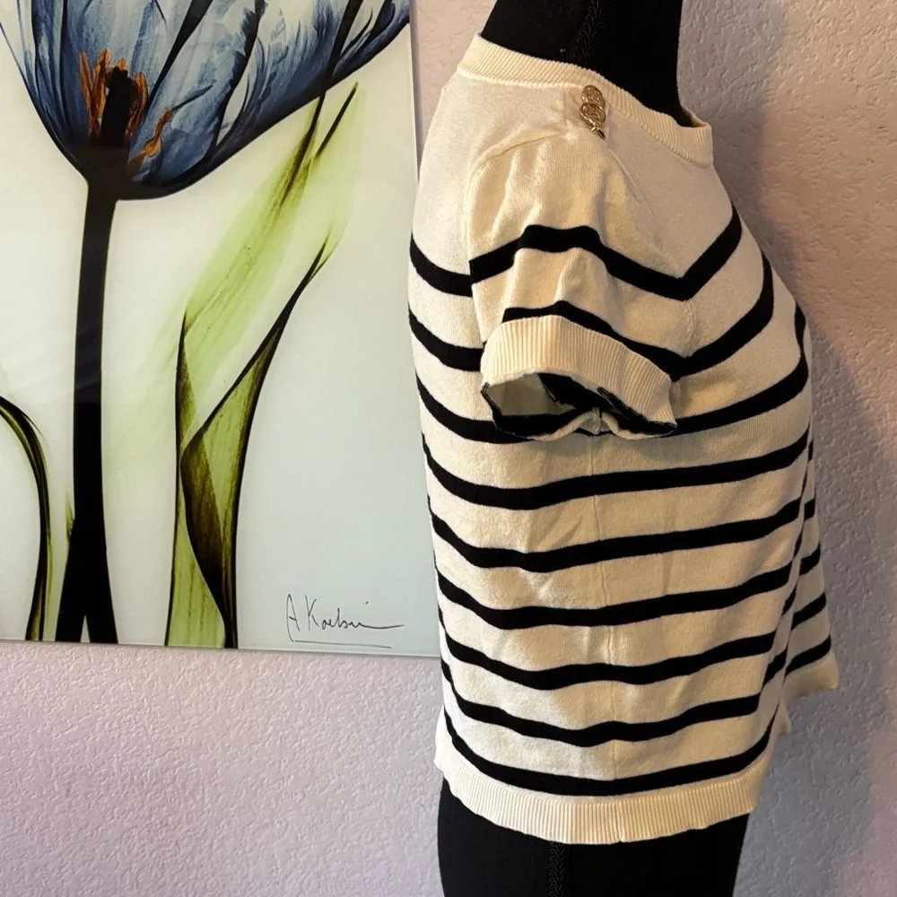 Must bundle Shirt juniors size large - Picture 2 of 4